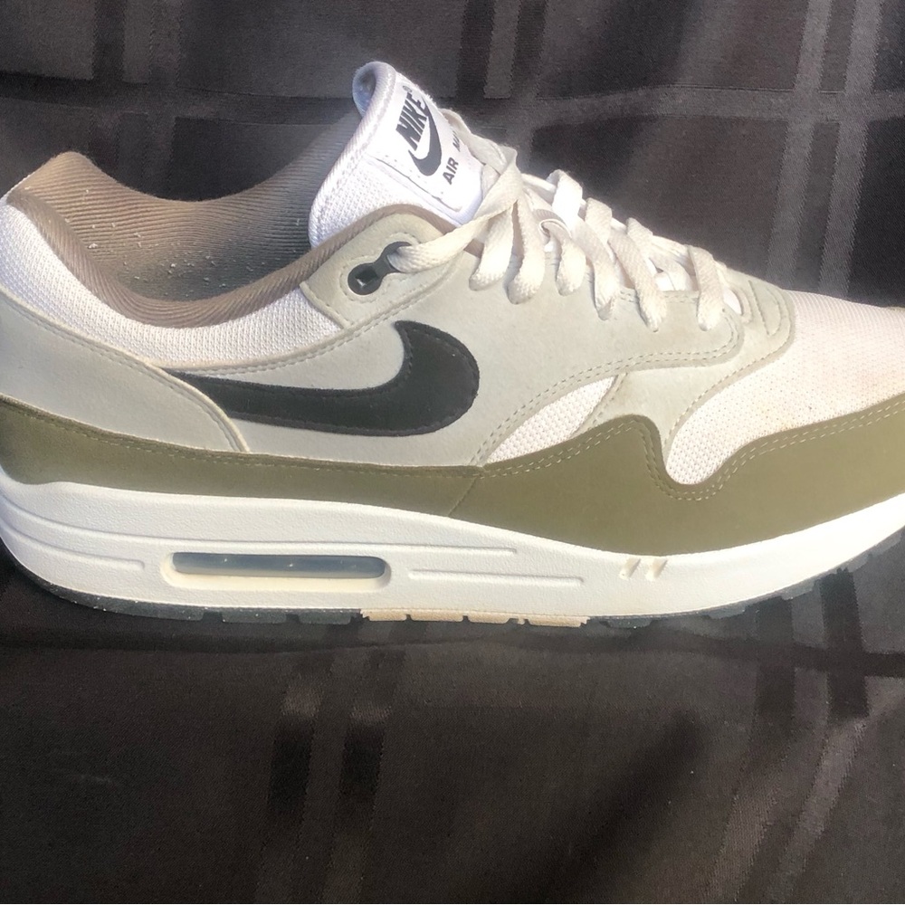 Nike Men’s Olive Green Black White Athletic Sneakers
